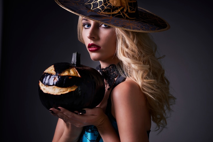 Foto grátis close-up na bela jovem vestida para o halloween