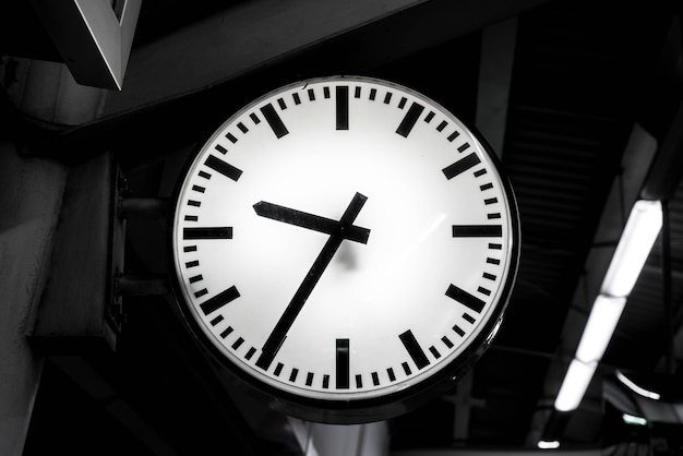 Closeup Clock na estação sky-train