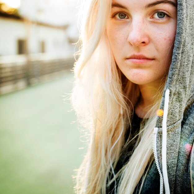 Closeup, retrato, de, caucasiano, mulher, com, hoodie