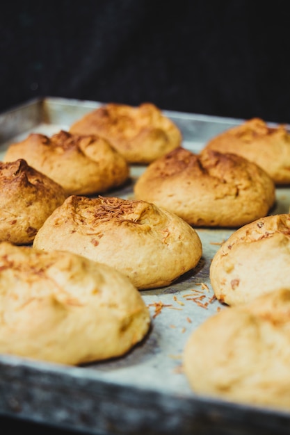 Foto grátis closeup tiro de biscoitos recém-assados