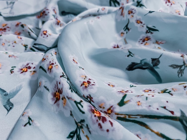 Closeup tiro de lindos lençóis com flores