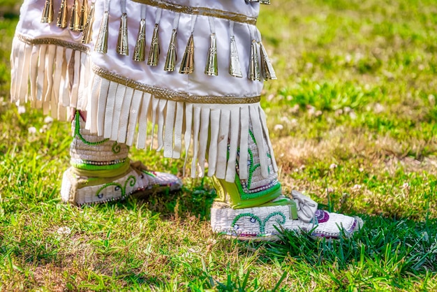 Foto grátis closeup tiro de um traje festivo com colcha de tecido