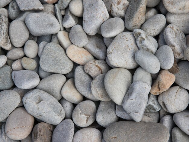 Closeup tiro de uma mistura de pedras de seixo de praia