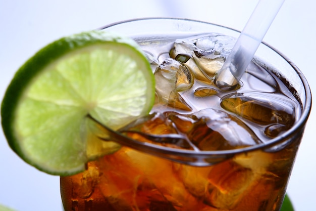 Cocktail de Long Island com bebida fresca de Vodka Cola