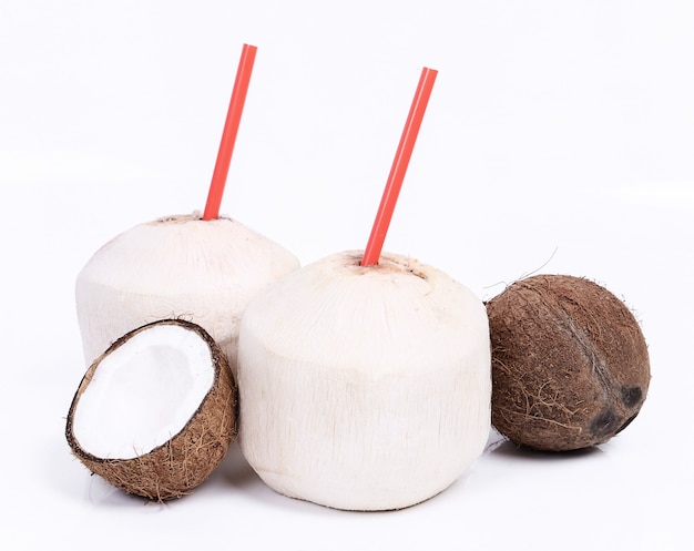 Cocos frescos e coquetéis de coco
