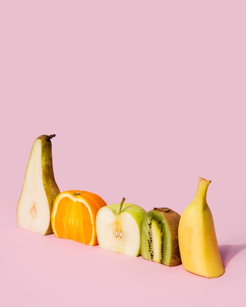 Coleção de close-up de saborosas frutas na mesa