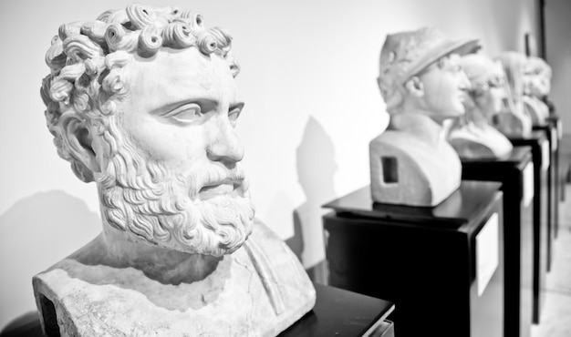 Coleção de estátuas de modelo clássico, nápoles, itália