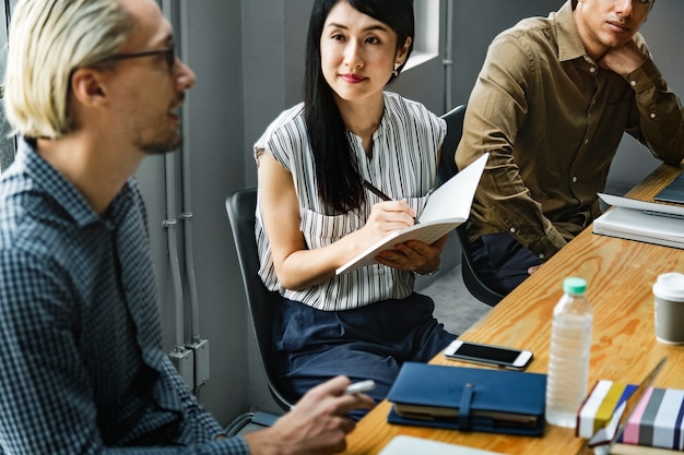 Colegas de trabalho em uma reunião de negócios