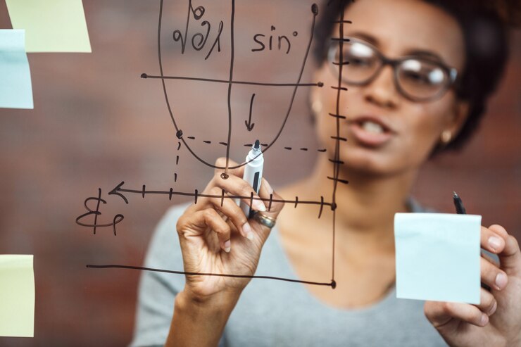 Foto grátis colegas, fazendo o plano de negócios na reunião. fechar-se.