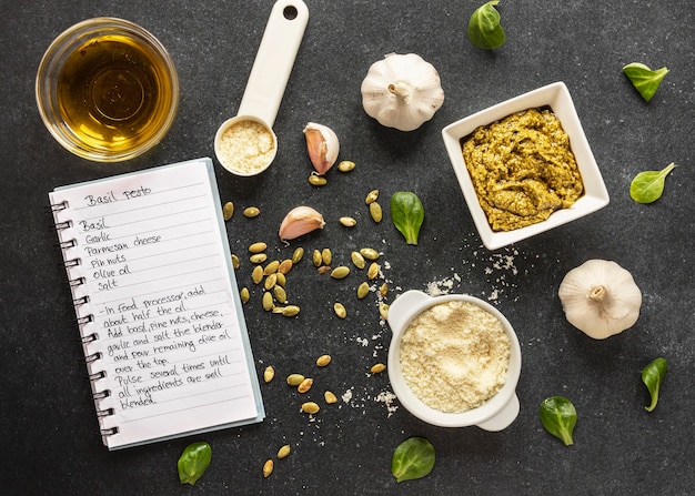 Foto grátis colocação plana de ingredientes alimentares com massa e alho