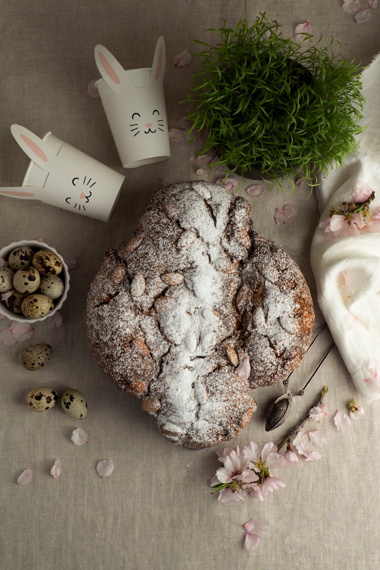 Foto grátis colomba com pó e flores flat lay
