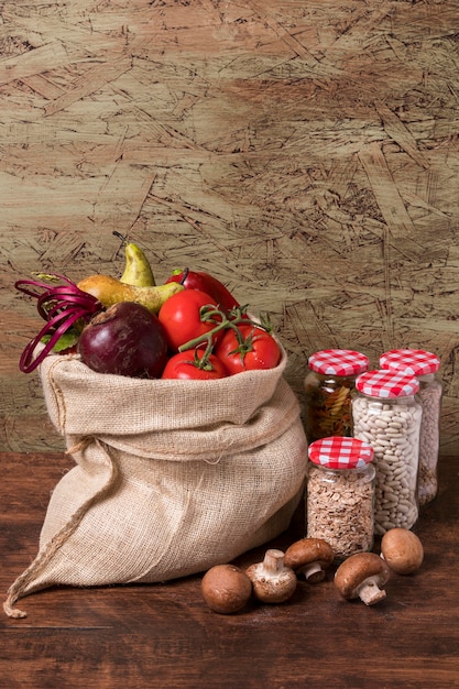 Foto grátis comemoração do dia mundial da comida com vegetais