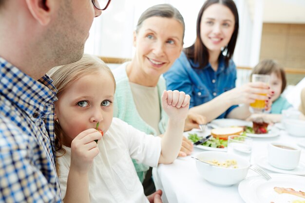 Comendo lanche