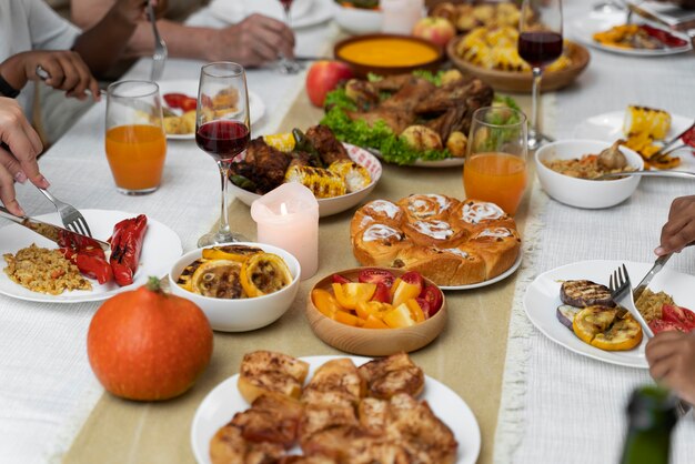 Comida deliciosa do dia de ação de graças na mesa