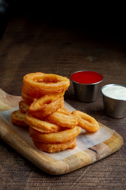 Foto grátis comida rápida deliciosa de ângulo alto com molho