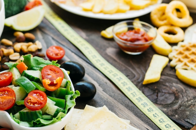 Comida saudável vs alimentos pouco saudáveis