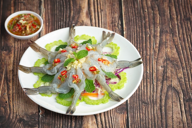 Comida tailandesa; camarão com molho de peixe picante