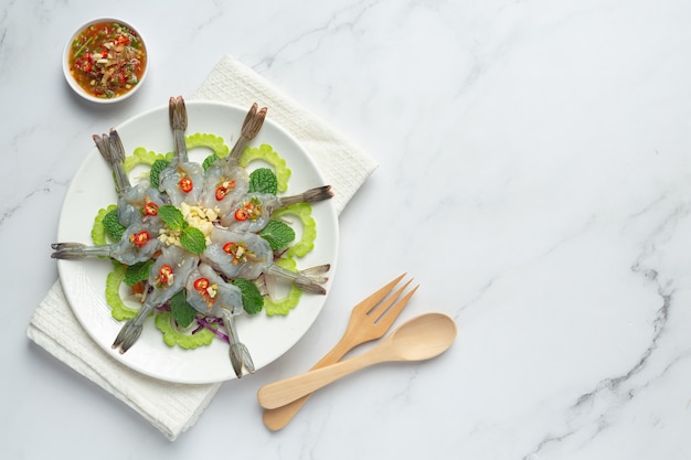 Comida tailandesa; Camarão com molho de peixe picante