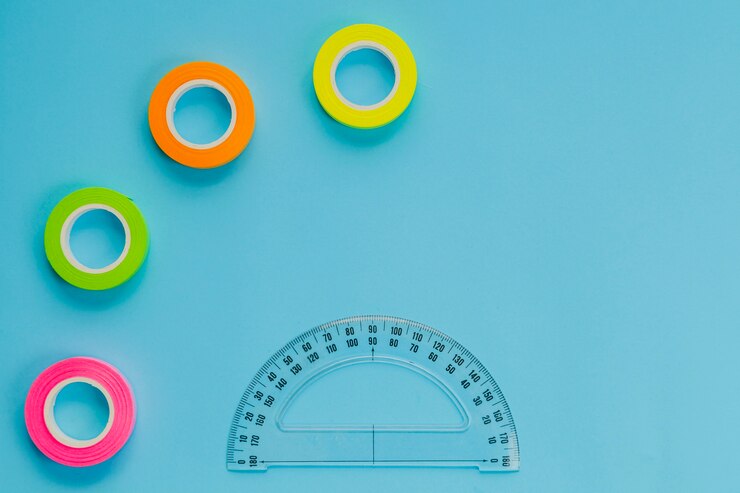 Foto grátis composição brilhante de material de escritório