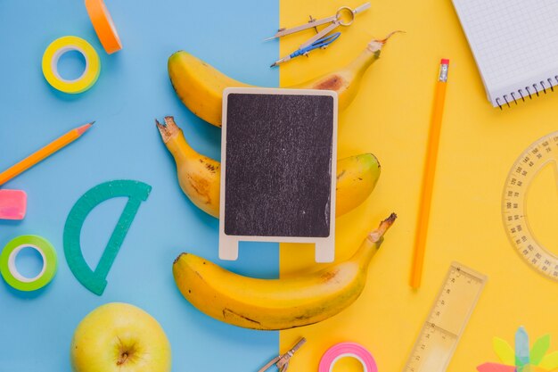 Composição criativa da escola com lanche