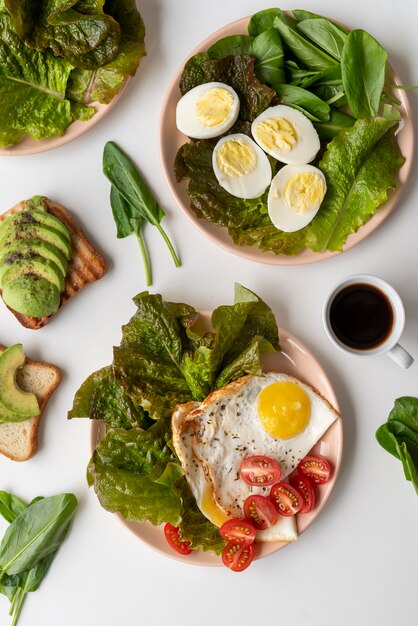 Composição criativa de deliciosa refeição de café da manhã