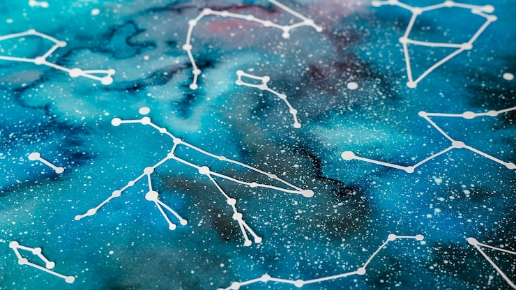 Foto grátis composição criativa de planetas de papel