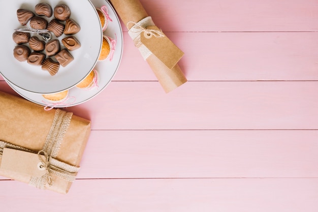 Foto grátis composição de chocolate para o dia das mães