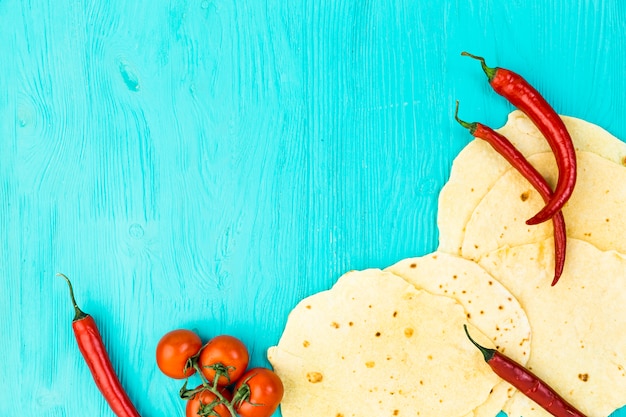 Foto grátis composição de comida mexicana plana leigos com copyspace