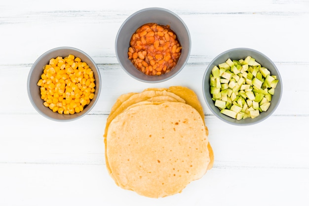 Foto grátis composição de comida mexicana plana leigos