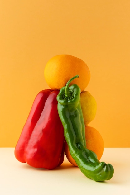 Foto grátis composição de comida vegetariana saudável