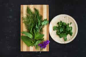 Foto grátis composição de cozinha moderna com ingredientes saudáveis