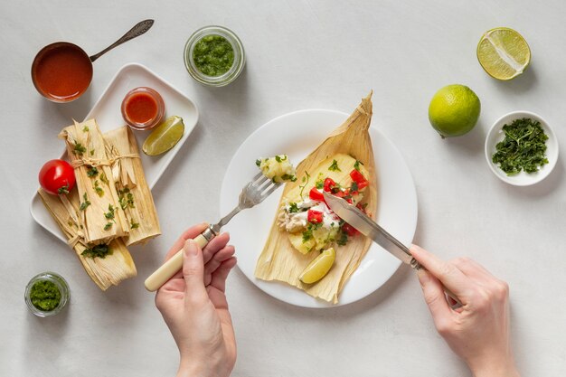 Composição de deliciosos tamales no prato