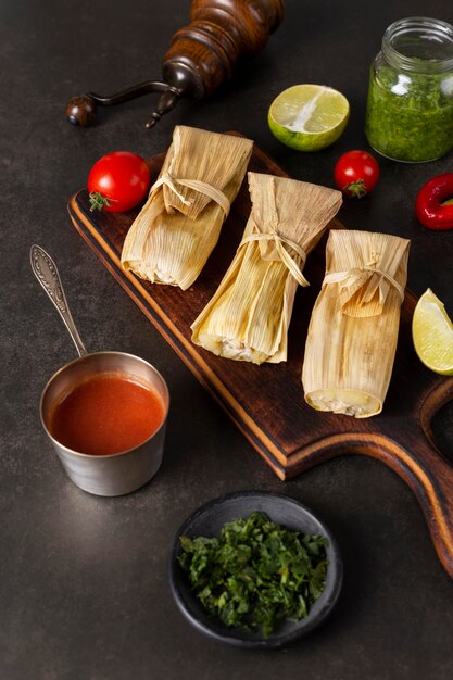 Composição de deliciosos tamales no prato