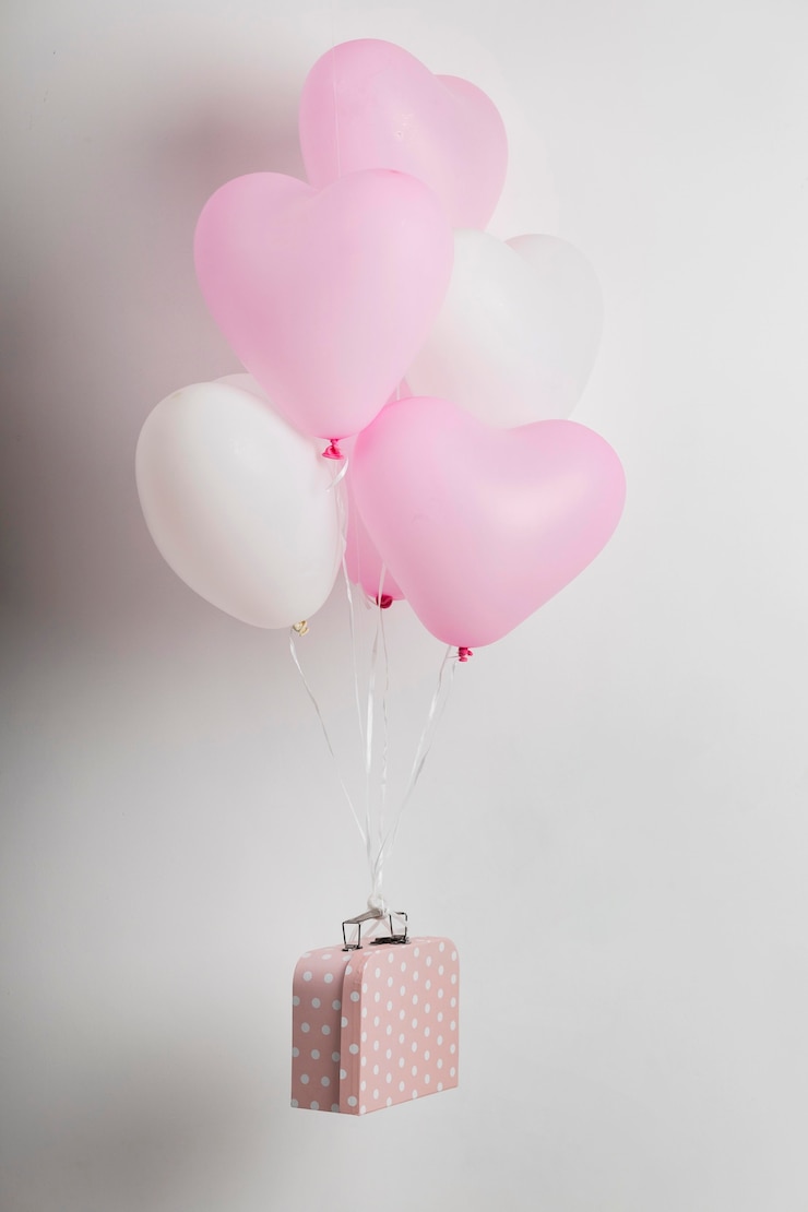 Foto grátis composição de diferentes balões de aniversário