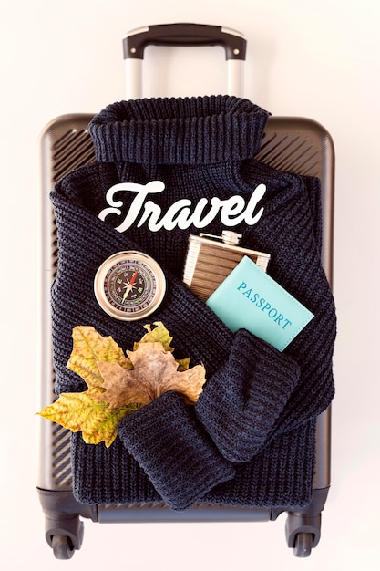 Foto grátis composição de elementos de viagem na bagagem