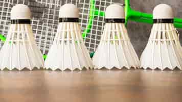 Foto grátis composição de esporte com elementos de badminton