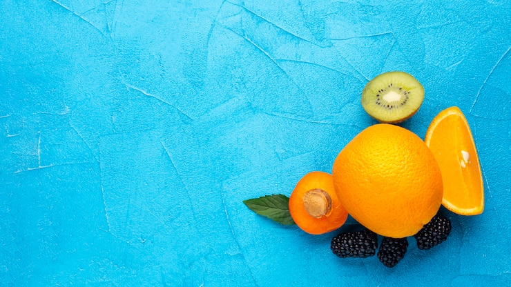 Foto grátis composição de frutas lisas com copyspace