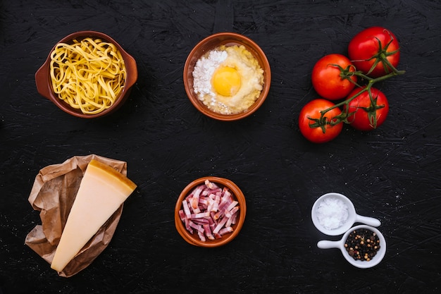 Foto grátis composição de ingredientes de massa