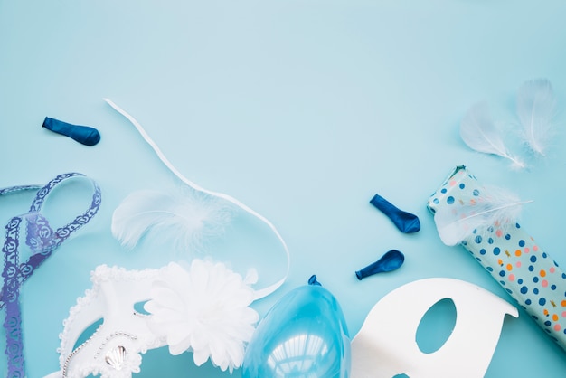 Composição de máscaras e decorações