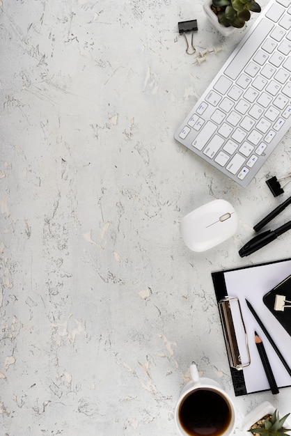 Foto grátis composição de mesa elegante com espaço de cópia