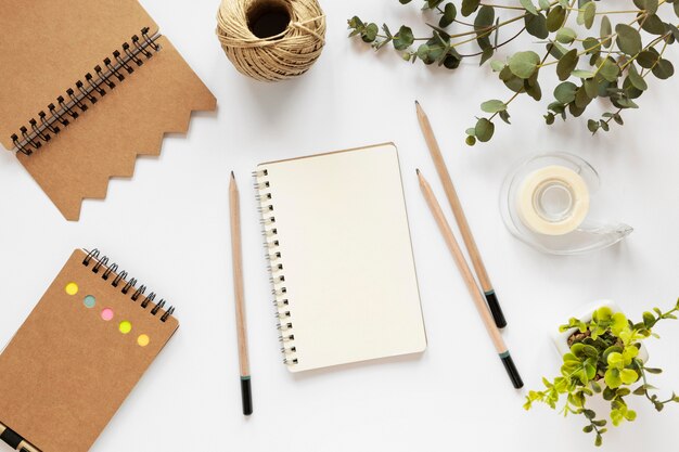 Composição de papelaria de material natural