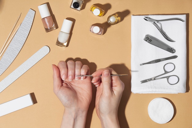 Foto grátis composição de produtos para o cuidado das unhas