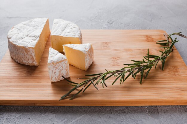 Composição de queijo camembert