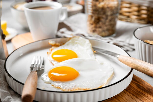 Composição de refeição nutritiva de café da manhã de vista frontal