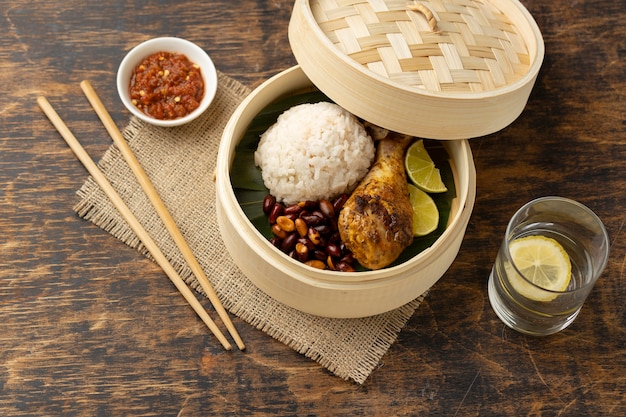 Composição de refeição tradicional nasi lemak