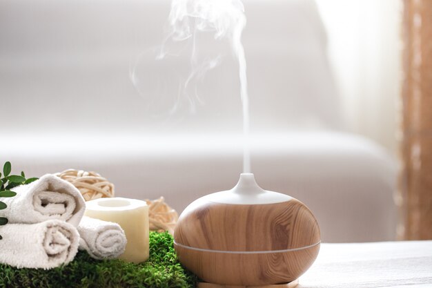 Composição de spa com itens de aromaterapia e cuidados com o corpo.