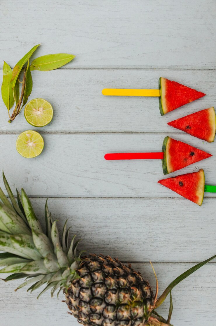 Foto grátis composição de verão com deliciosas frutas