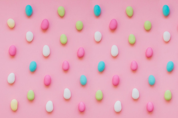 Foto grátis composição divertida com doces coloridos