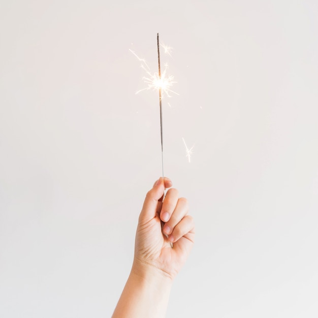 Composição do ano novo com sparkler de mão