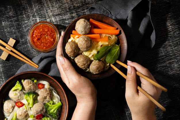 Composição do bakso tradicional da Indonésia